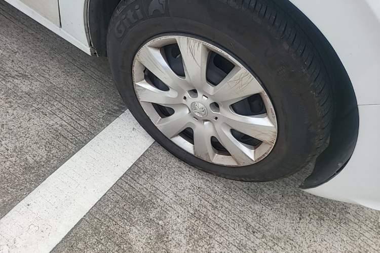 Used Peugeot 301 2014 1.6L Manual Comfort Edition Right Front Wheel Hub