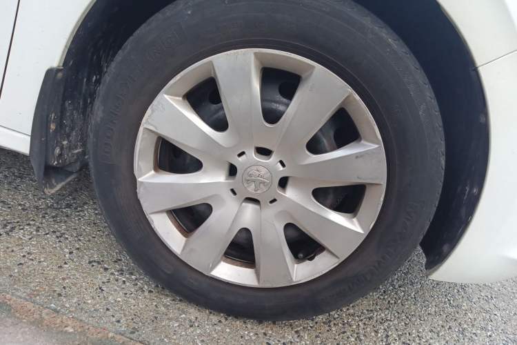 Used Peugeot 301 2014 1.6L Automatic Comfort Edition Right Front Wheel Hub
