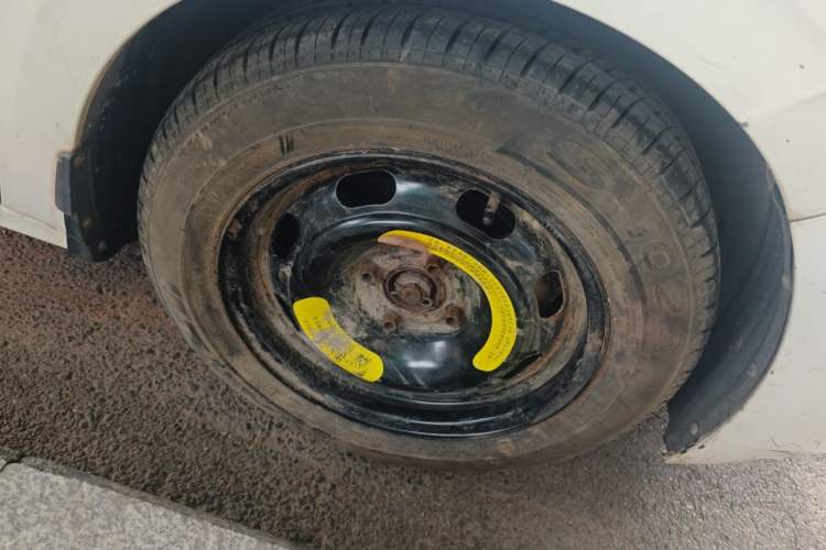 Used Peugeot 301 2014 1.6L Manual Comfort Edition Right Front Wheel Hub