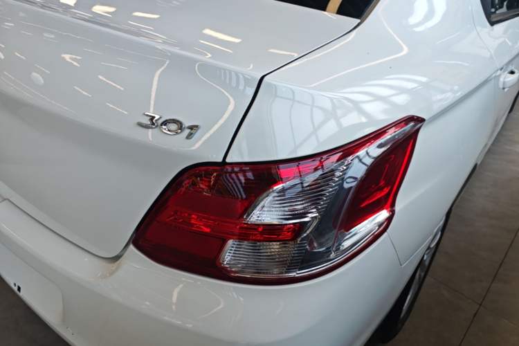 Used Peugeot 301 2014 1.6L Automatic Luxury Edition Right Rear Taillight