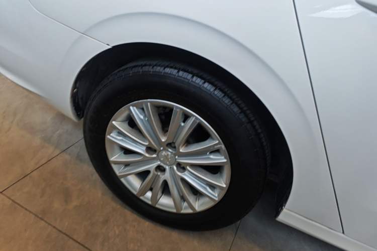Used Peugeot 301 2014 1.6L Automatic Luxury Edition Right Rear Wheel Hub