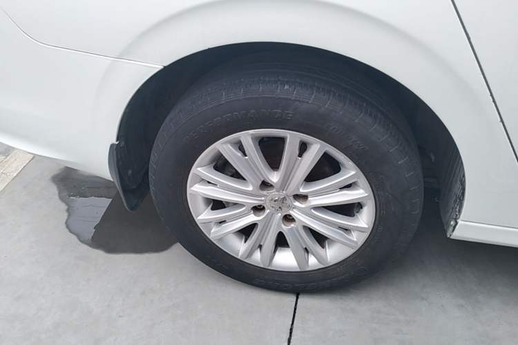 Used Peugeot 301 2014 1.6L Manual Comfort Edition Right Rear Wheel Hub