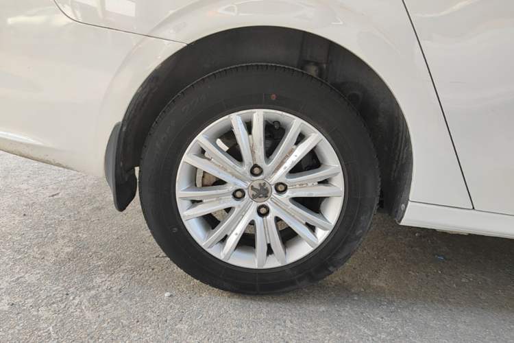 Used Peugeot 301 2014 1.6L Manual Comfort Edition Right Rear Wheel Hub