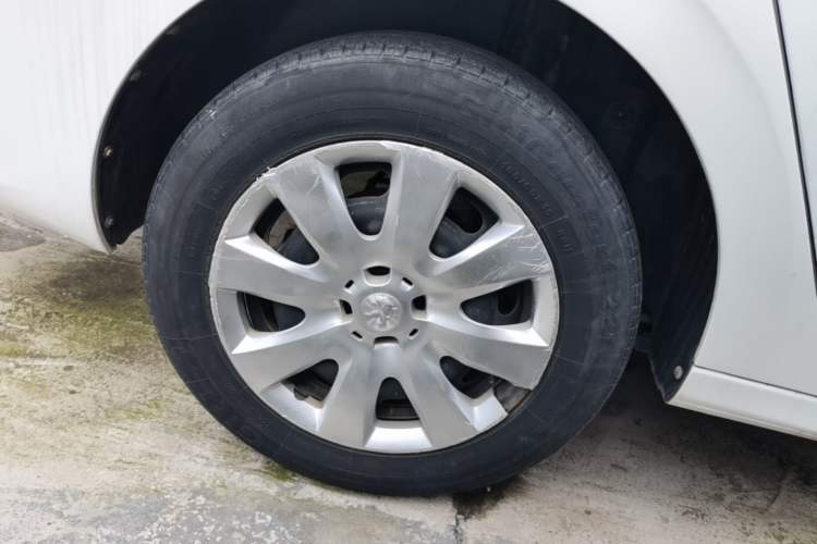 Used Peugeot 301 2014 1.6L Manual Comfort Edition Right Rear Wheel Hub