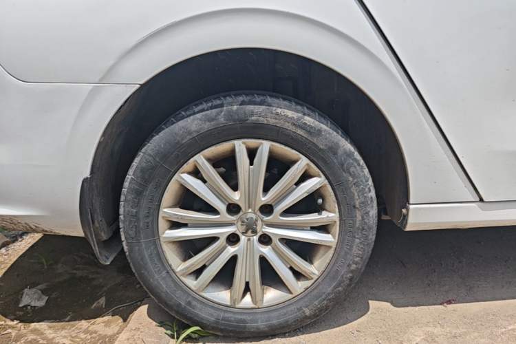 Used Peugeot 301 2014 1.6L Manual Comfort Edition CNG Right Rear Wheel Hub