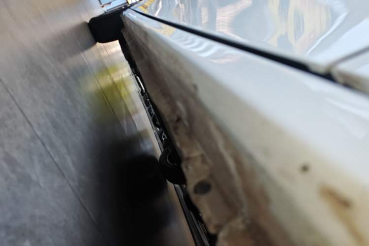 Used Peugeot 301 2014 1.6L Automatic Luxury Edition Right Side Sill