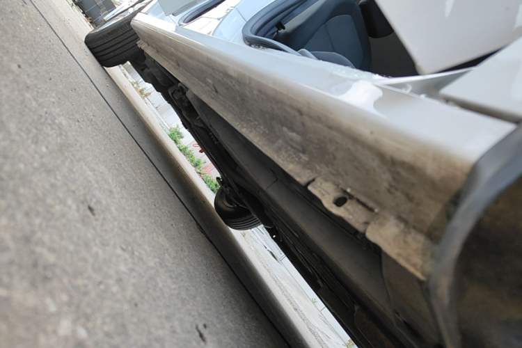 Used Peugeot 301 2014 1.6L Manual Comfort Edition Right Side Sill