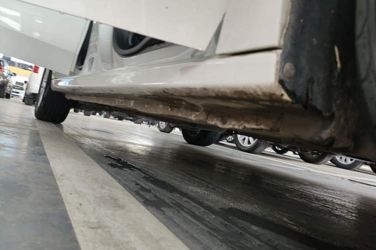 Used Peugeot 301 2014 1.6L Manual Luxury Edition Right Side Sill