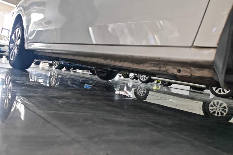 Used Peugeot 301 2014 1.6L Manual Comfort Edition Right Side Sill