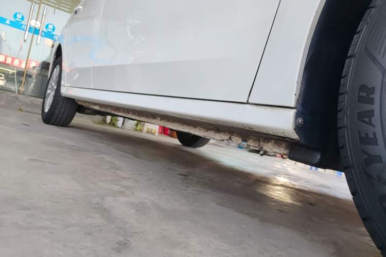 Used Peugeot 301 2014 1.6L Automatic Luxury Edition Right Side Sill