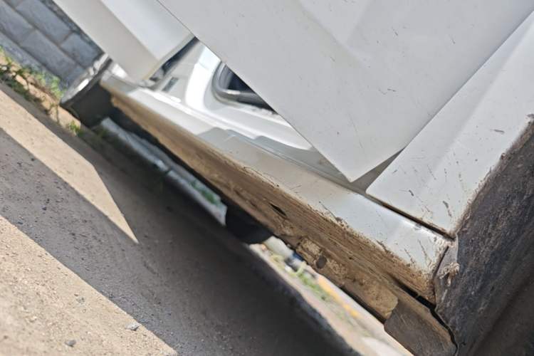 Used Peugeot 301 2014 1.6L Manual Comfort Edition CNG Right Side Sill