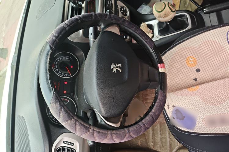 Used Peugeot 301 2014 1.6L Manual Luxury Edition Steering Wheel