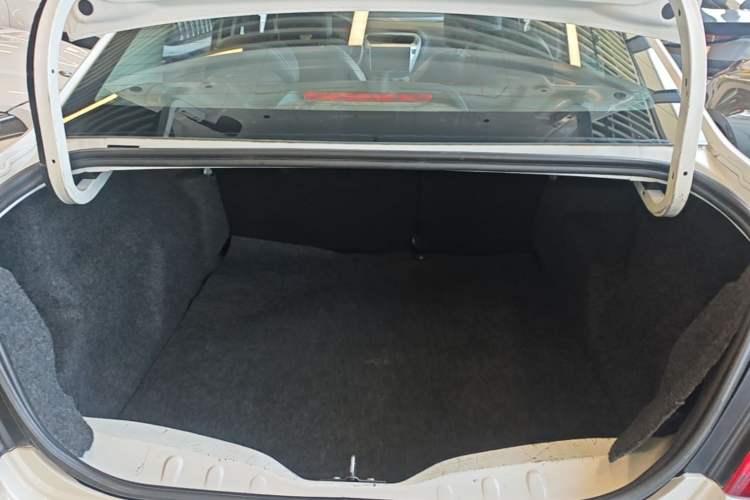 Used Peugeot 301 2014 1.6L Automatic Luxury Edition Trunk