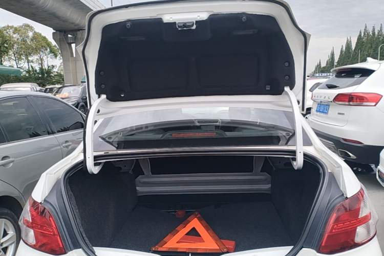 Used Peugeot 301 2014 1.6L Manual Comfort Edition Trunk