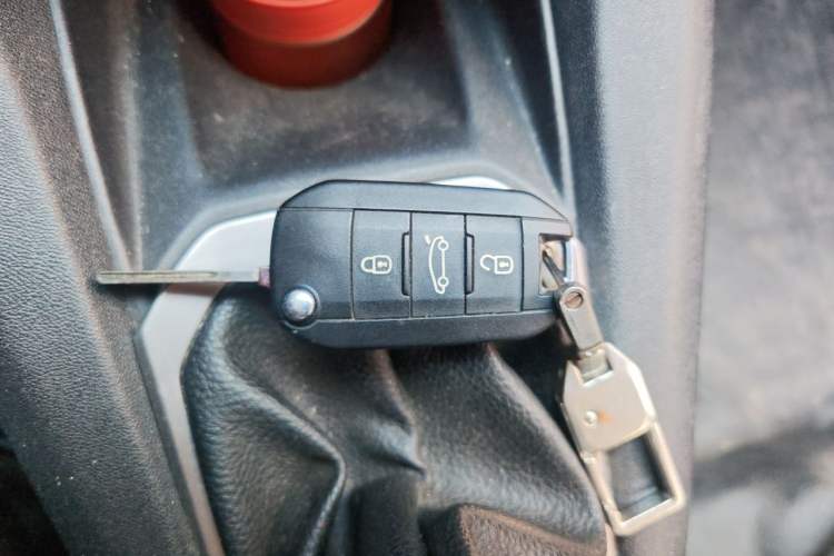 Used Peugeot 301 2014 1.6L Manual Comfort Edition Vehicle Key