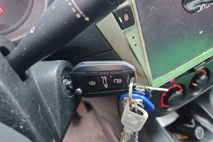 Used Peugeot 301 2014 1.6L Manual Comfort Edition Vehicle Key