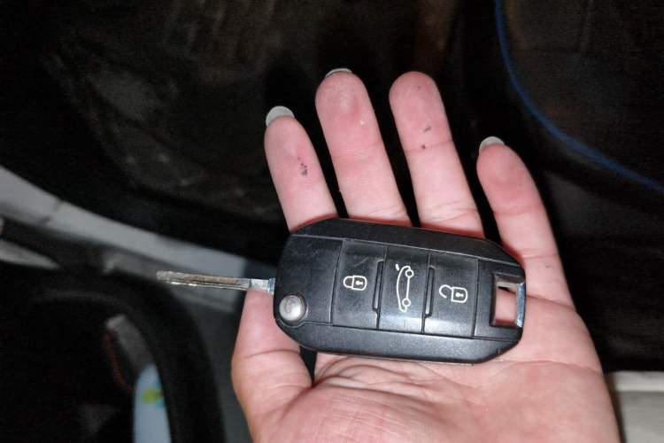 Used Peugeot 301 2014 1.6L Manual Luxury Edition Vehicle Key