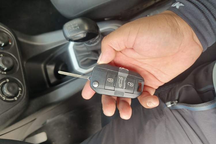 Used Peugeot 301 2014 1.6L Manual Comfort Edition Vehicle Key