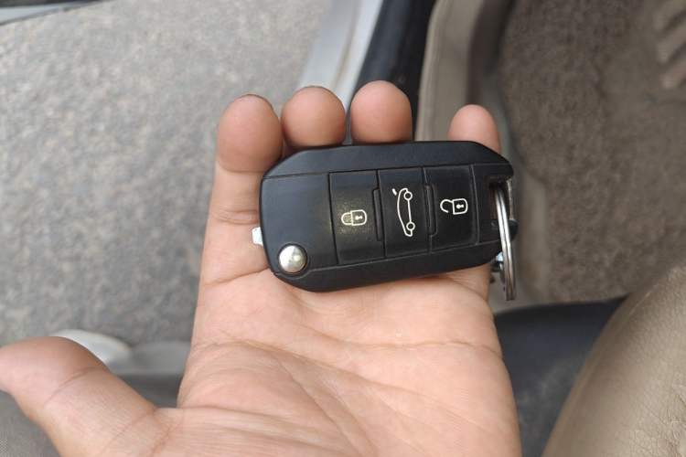 Used Peugeot 301 2014 1.6L Manual Comfort Edition Vehicle Key