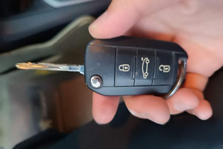 Used Peugeot 301 2014 1.6L Manual Comfort Edition Vehicle Key