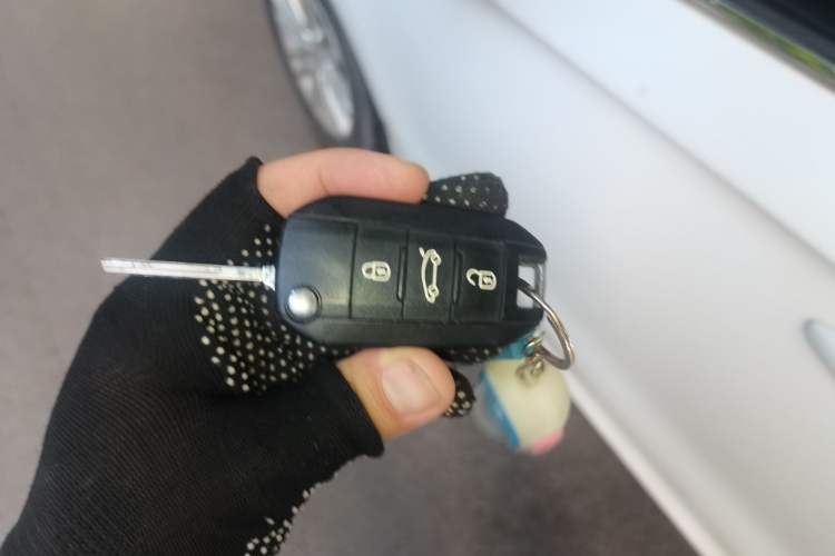 Used Peugeot 301 2014 1.6L Manual Comfort Edition Vehicle Key