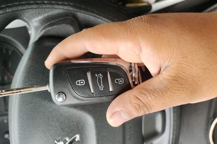 Used Peugeot 301 2014 1.6L Manual Comfort Edition CNG Vehicle Key