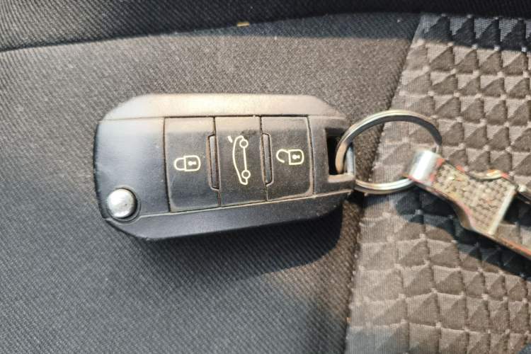 Used Peugeot 301 2014 1.6L Manual Comfort Edition Vehicle Key