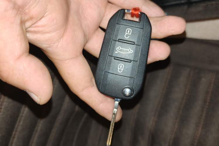 Used Peugeot 301 2014 1.6L Manual Comfort Edition Vehicle Key