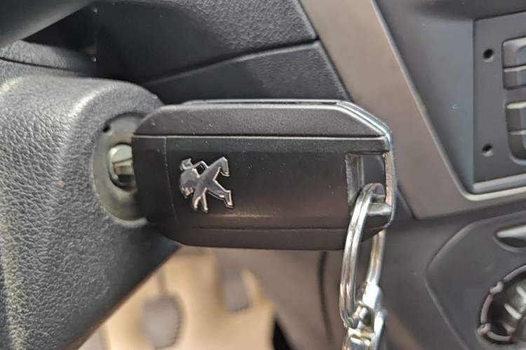 Used Peugeot 301 2014 1.6L Manual Comfort Edition Vehicle Key