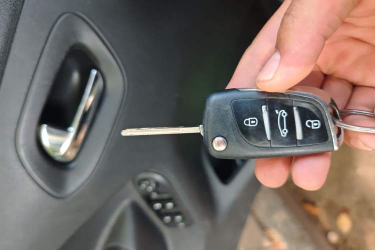 Used Peugeot 301 2014 1.6L Manual Comfort Edition Vehicle Key