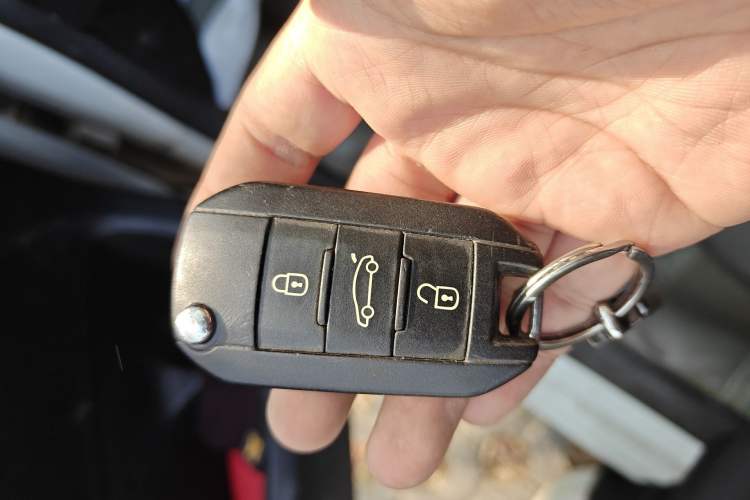 Used Peugeot 301 2014 1.6L Automatic Comfort Edition Vehicle Key