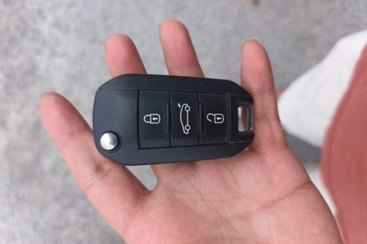Used Peugeot 301 2014 1.6L Manual Comfort Edition Vehicle Key