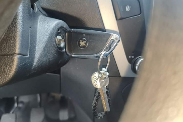Used Peugeot 301 2014 1.6L Manual Comfort Edition Vehicle Key