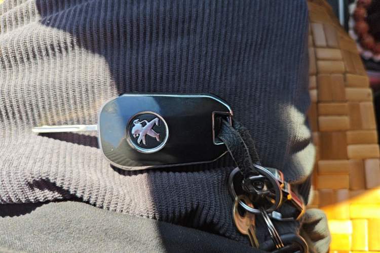 Used Peugeot 301 2014 1.6L Manual Comfort Edition Vehicle Key