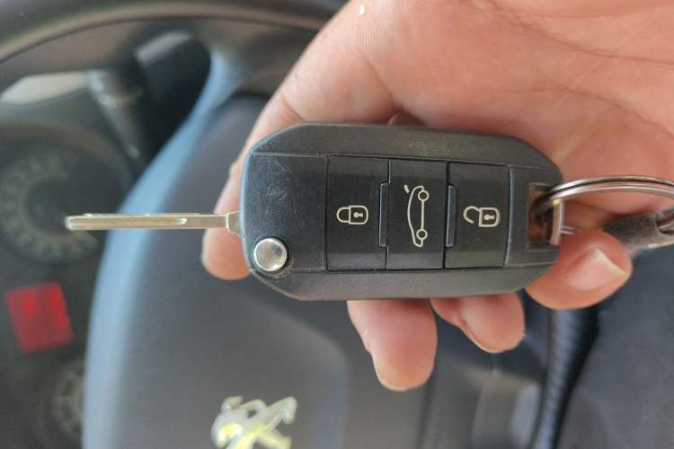 Used Peugeot 301 2014 1.6L Automatic Comfort Edition Vehicle Key