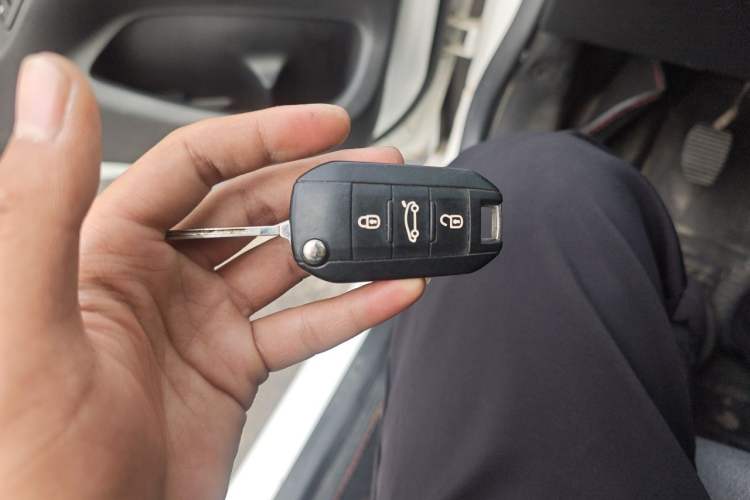 Used Peugeot 301 2014 1.6L Manual Comfort Edition Vehicle Key