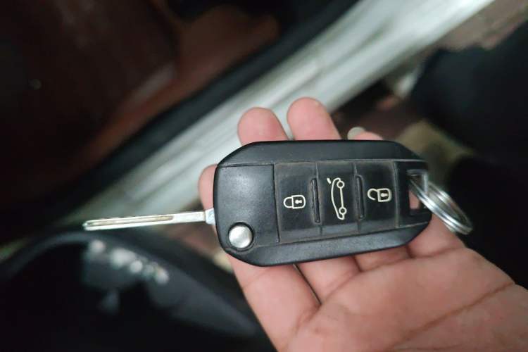Used Peugeot 301 2014 1.6L Manual Comfort Edition Vehicle Key