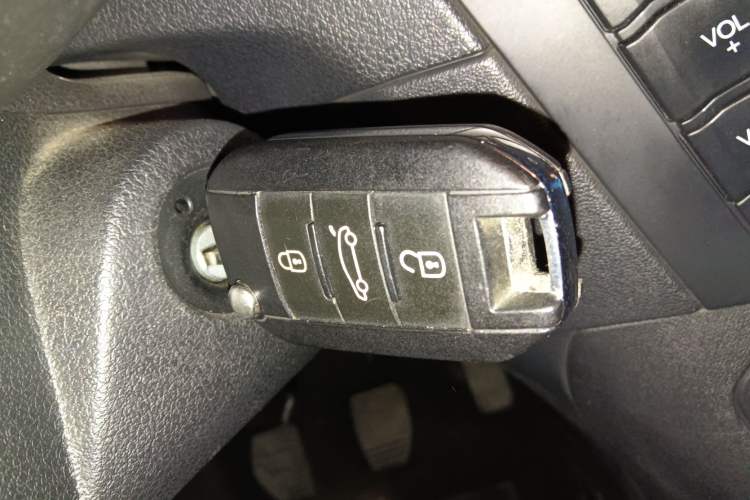 Used Peugeot 301 2014 1.6L Manual Comfort Edition Vehicle Key