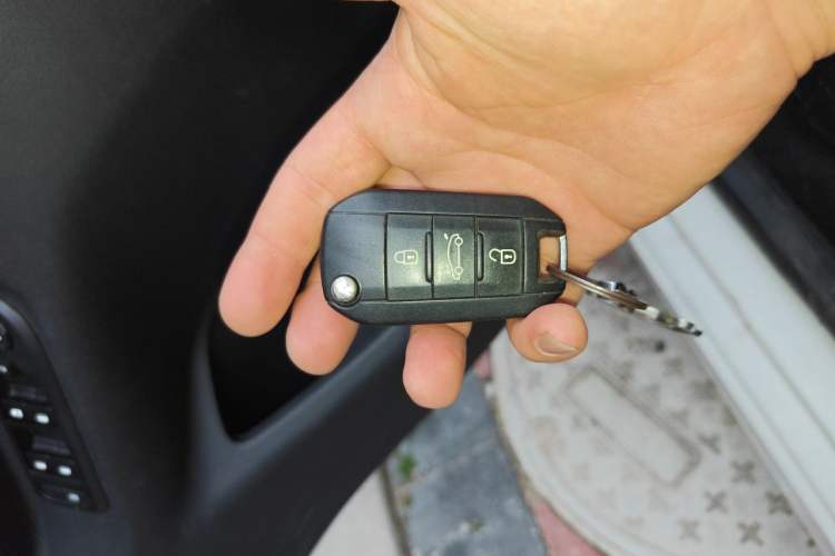 Used Peugeot 301 2014 1.6L Automatic Comfort Edition Vehicle Key