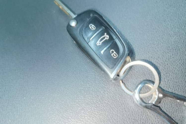 Used Peugeot 301 2014 1.6L Manual Comfort Edition Vehicle Key