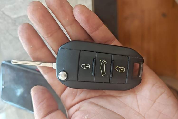 Used Peugeot 301 2014 1.6L Automatic Comfort Edition Vehicle Key