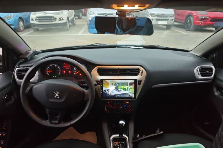 Used Peugeot 301 2014 1.6L Automatic Comfort Edition Center Console