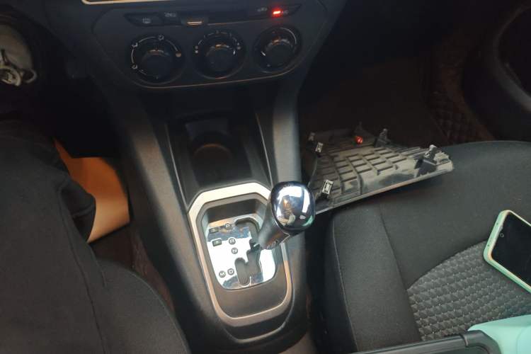 Used Peugeot 301 2014 1.6L Automatic Comfort Edition Gear Lever