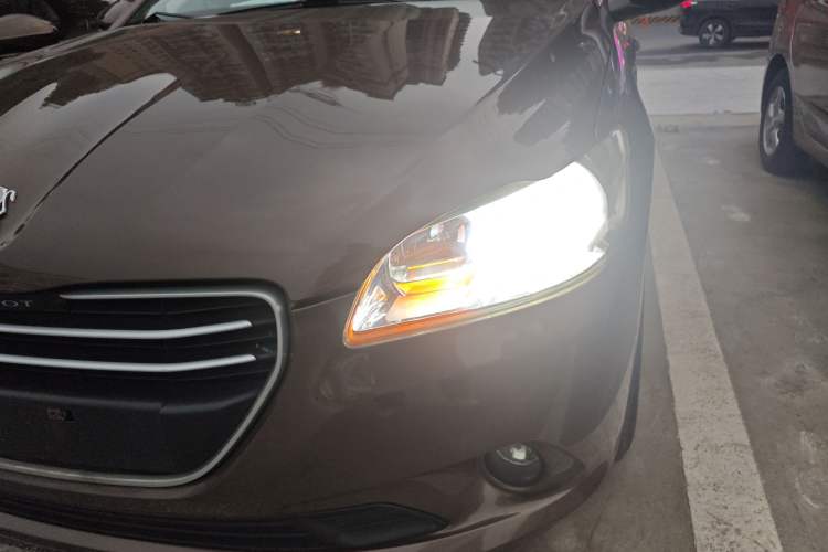 Used Peugeot 301 2014 1.6L Automatic Comfort Edition Left Front Headlight