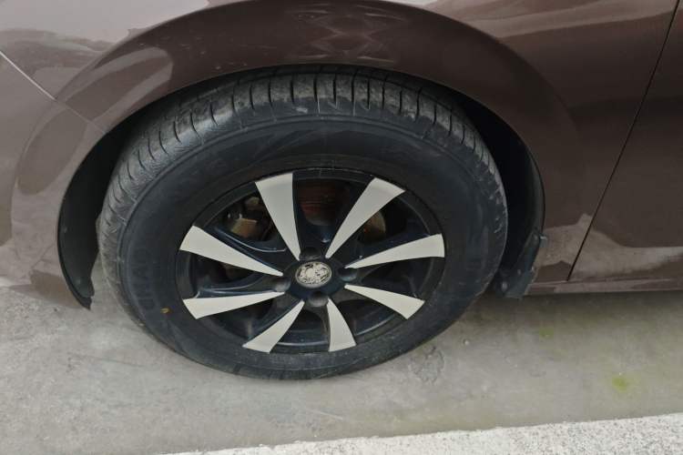 Used Peugeot 301 2014 1.6L Automatic Comfort Edition Left Front Wheel Hub