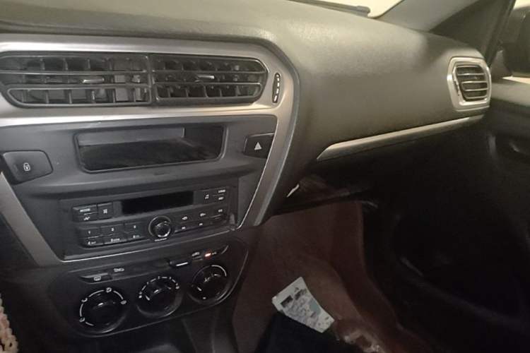 Used Peugeot 301 2016 1.6L Manual Comfort Edition Audio And AC Panel
