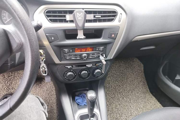 Used Peugeot 301 2016 1.6L Automatic Comfort Edition Audio And AC Panel