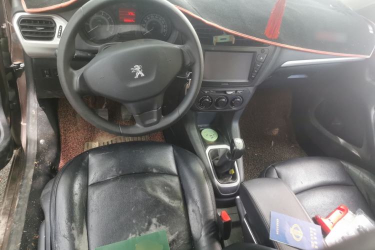 Used Peugeot 301 2016 1.6L Manual Comfort Edition Center Console