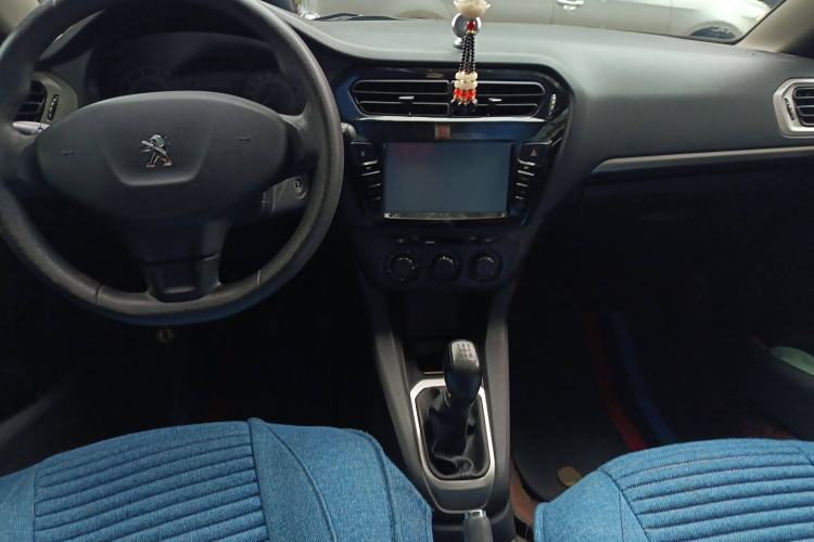 Used Peugeot 301 2016 1.6L Manual Comfort Edition Center Console