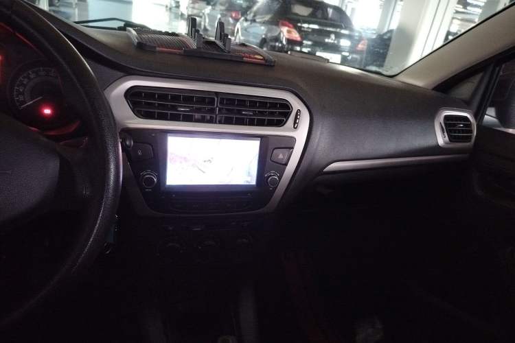 Used Peugeot 301 2016 1.6L Manual Comfort Edition Center Console